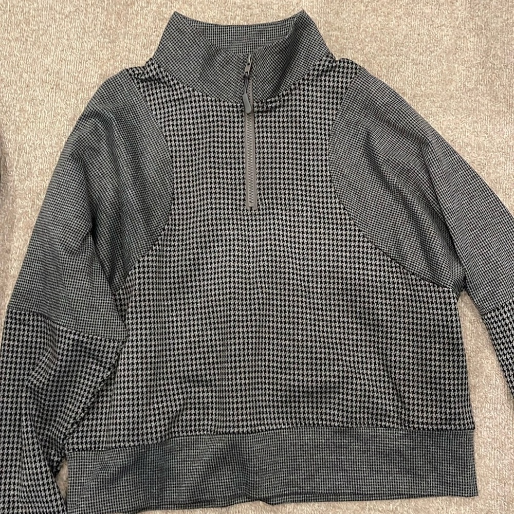 Women’s size small half zip Doe and Rae sweatshirt.  New with tags.